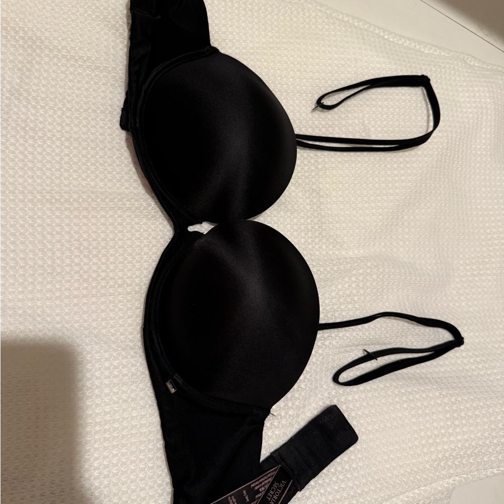 Victoria’s Secret strapless bra
